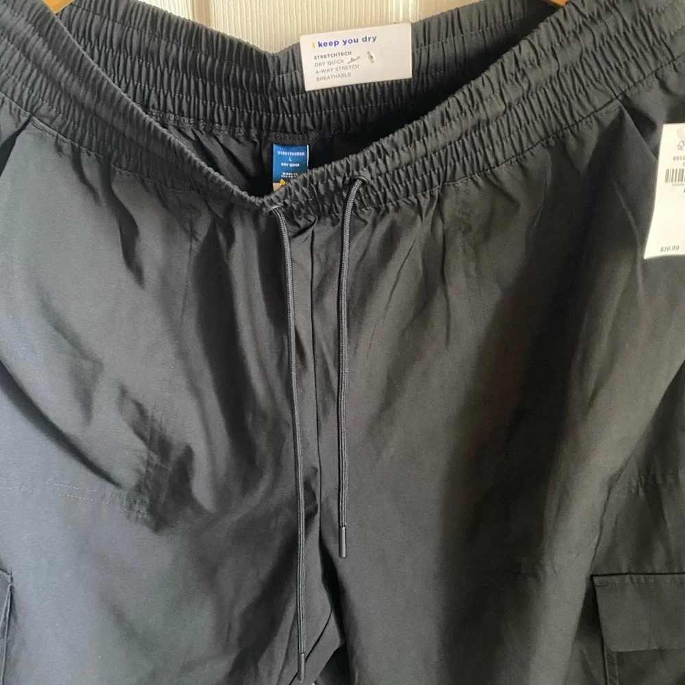 NWT Women’s Old Navy cargo active pants size L in Black - Picture 6 of 7